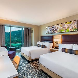 Resort Tower Deluxe Two Queens Valley View Non-Smoking
